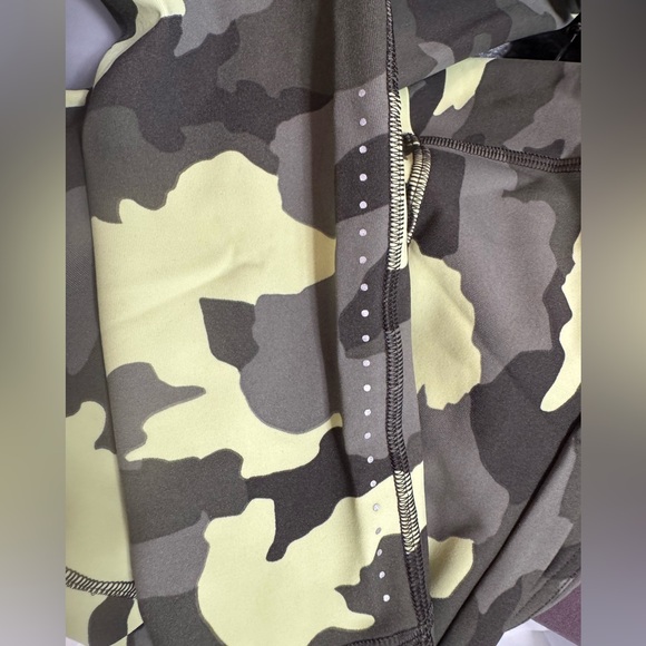 Like new Lululemon women’s green camo Fast & Free 28” Tight II *Nulux size 2 - Picture 8 of 9